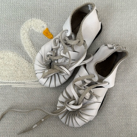 Cute white gladiator shoes - Picture 1 of 3
